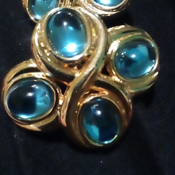 Beautiful Vintage Monet Gripoix Style Blue Cabochon Gold Tone  Clip On Earrings - Picture 2 of 6